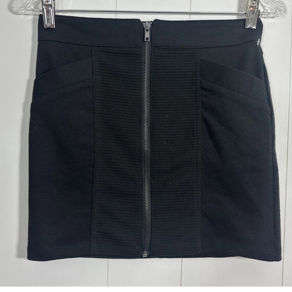 NEW Forever 21 Mini Skirt Womens Size Small Black Stretch Front Zip